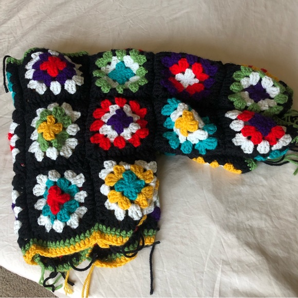 SOLD crocheted granny square crop sweater - Picture 7 of 9